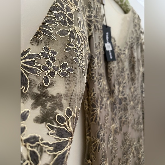 Tadashi Shoji corded lace gown in gold size 10. Back zipper, soft lining. NWT - Picture 5 of 14